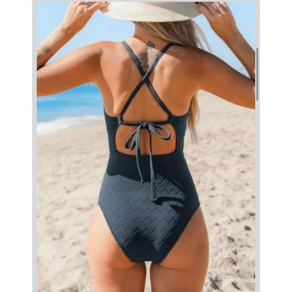 Cupshe Womens Black Chevron Textured Cutout One Piece Swimsuit Monokini NWT - Picture 2 of 4